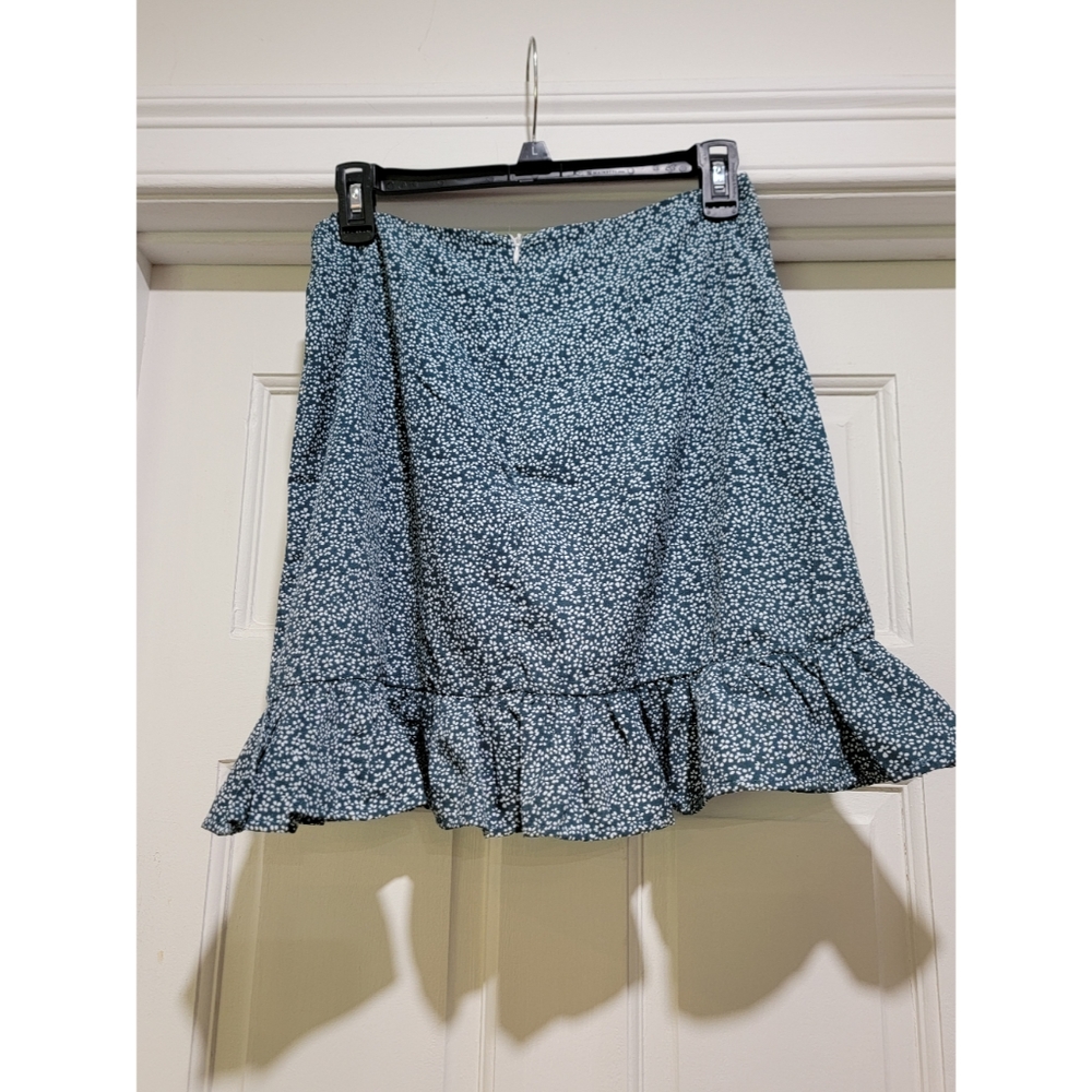 SHEIN Cotton Mini Skirt. Size MED.  Previously Owned, EUC.